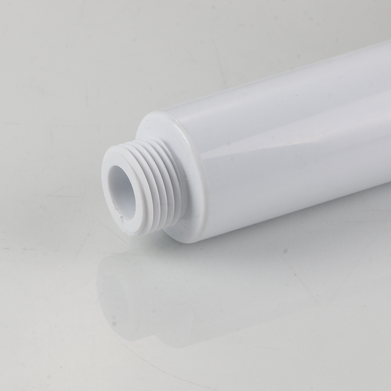 Vòi sen trắng chảy chảy