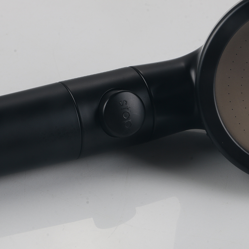 Vòi sen đen Nhật Bản