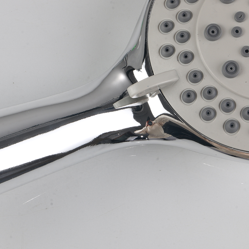 Đầu vòi hoa sen nhựa có thể chịu được áp lực nước cao mà không bị nứt không?